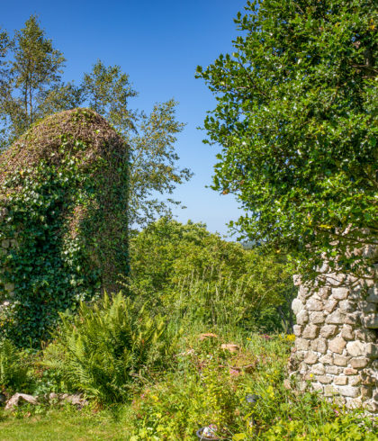 Ruins of Cavardy Villa Saint-Evarzec